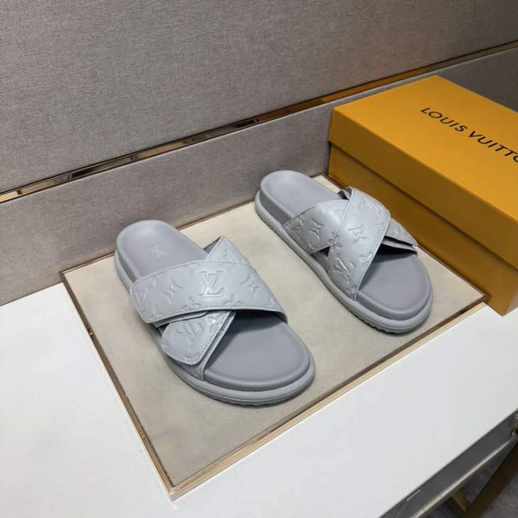 Picture of Louis Vuitton Slippers _SKULVsz38-44hnx04101513